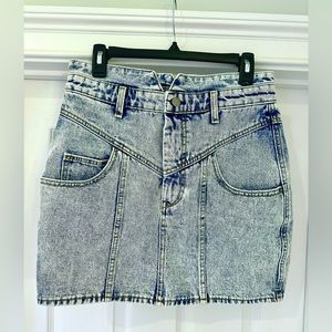 NWOT Acid Wash Yoke Detail Denim Skirt - 100% Exclusive size 26